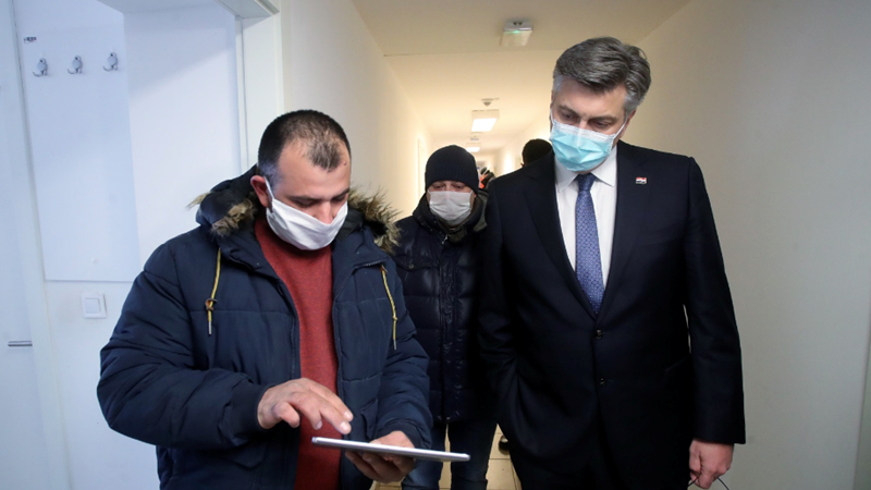 Plenković: U Cvjetnom naselju osigurat će se oprema za praćenje nastave